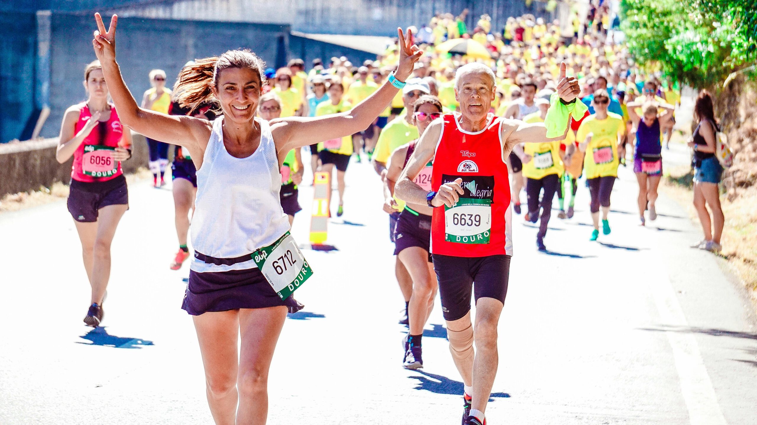 Weibliche Und Männliche Läufer Auf Einem Marathon